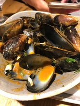 Load image into Gallery viewer, Live Rope Grown Shetland Mussels x 1kg
