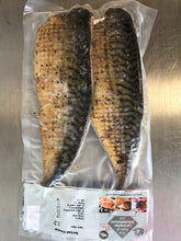 Load image into Gallery viewer, Peppered Smoked mackerel fillets x 2
